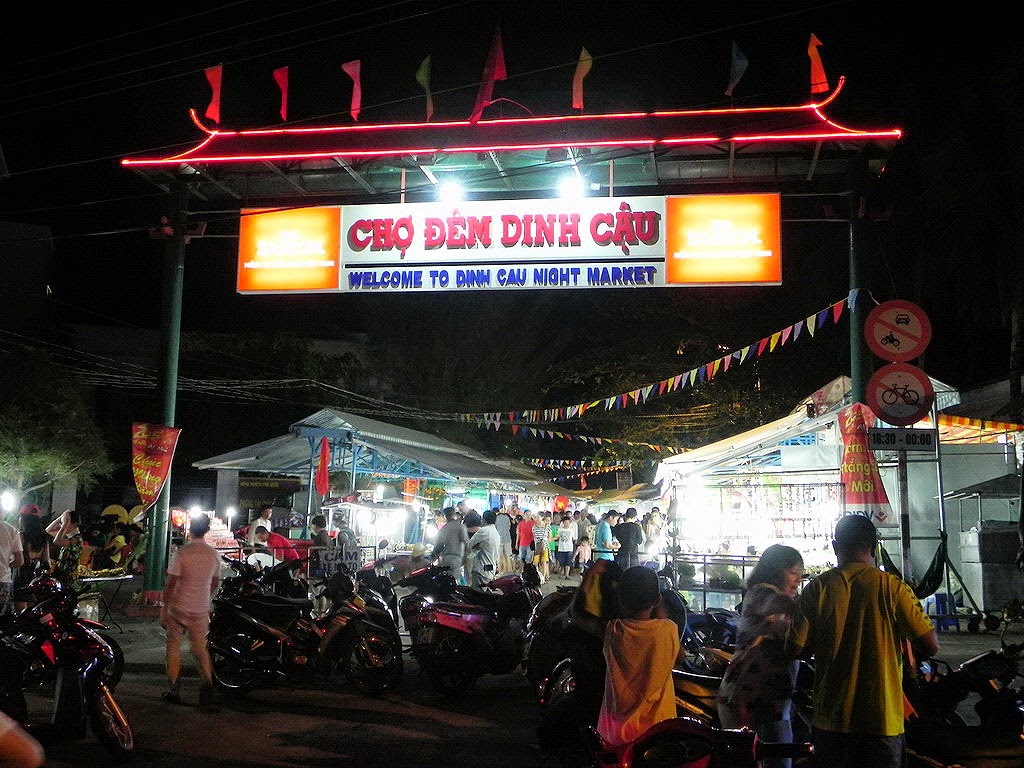 Steps from Seashells: Your Ultimate Guide to Dinh Cau Night Market